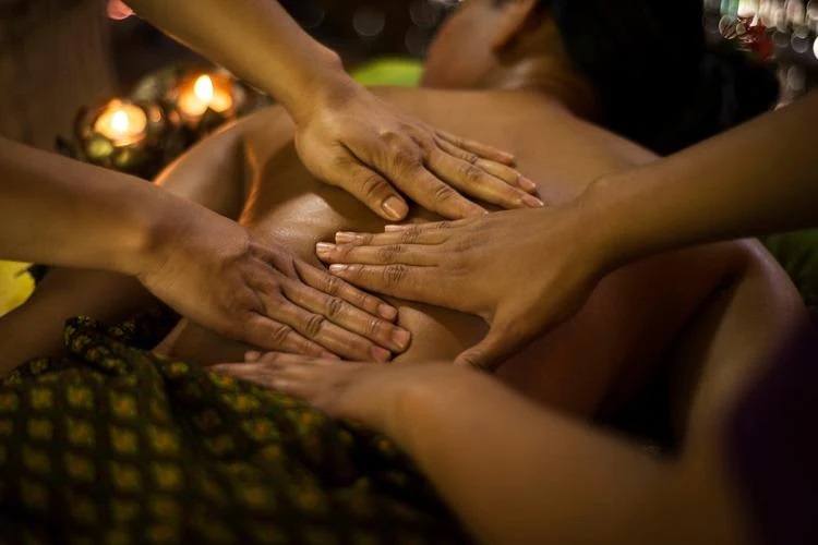 4 hands massage